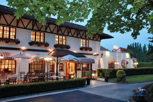 Sure Hotel by Best Western Saint-Quentin Ouest Hotel di Holnon