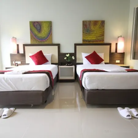 Am Surin Place Phuket Отели рядом с достопримечательностью «Пляж Лэм Сингх»