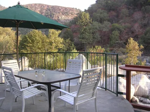 The Gateway Restaurant & Lodge Hotels in Three Rivers