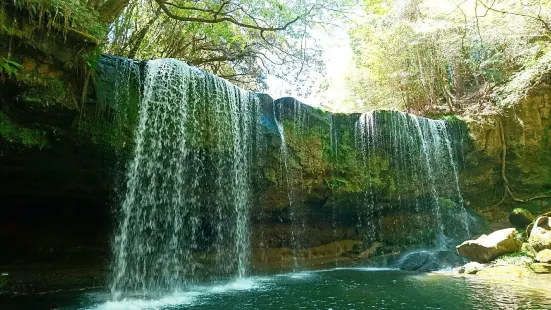 Nabegataki Falls