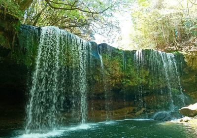 Nabegataki Falls