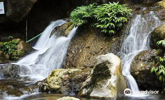 Phuong Hoang Cave and Mo Ga Stream