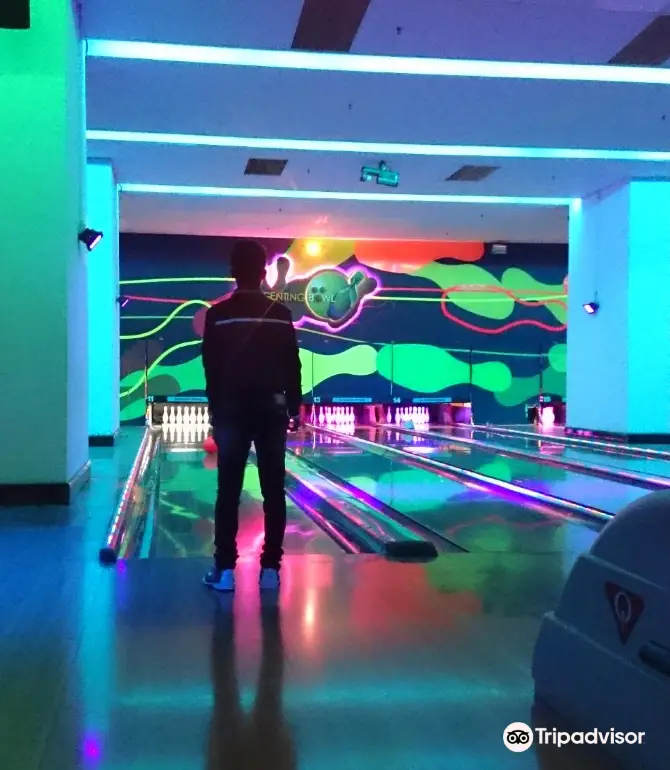 Genting Bowl - Glow in the Dark Bowling