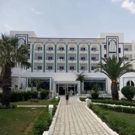 Aylimas Family Hotel