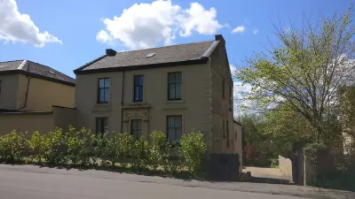 Crosshill House Hotels in Giffnock