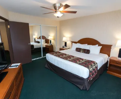 إن أون لونج ليك Hotels near Vancouver Island University