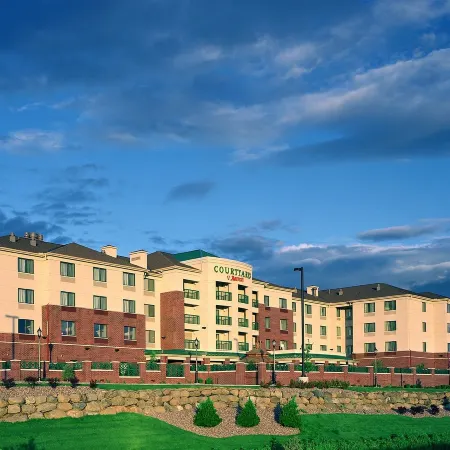 Courtyard Madison East