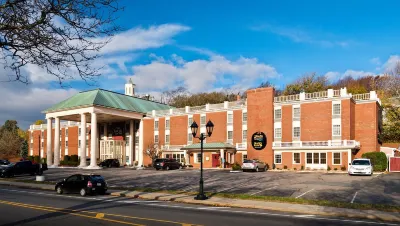 John Carver Inn & Spa Hotels near Brewster Gardens