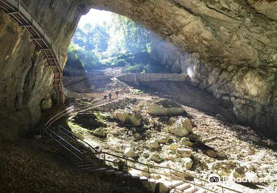 Cerdon caves - Prehistoric Amusement Park