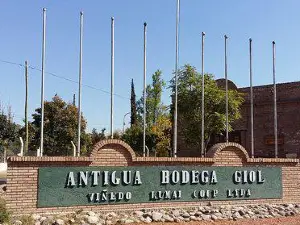 Antigua Bodega Giol