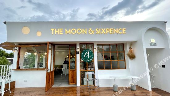 Moon and Sixpence Hotel