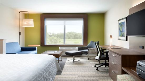 Holiday Inn Express and Suites Detroit Dearborn, an Ihg Hotel