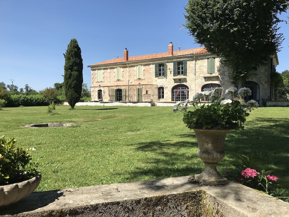 La Cerise Sur Le Gateau Reviews Food Drinks In Saint Aigulin Trip Com