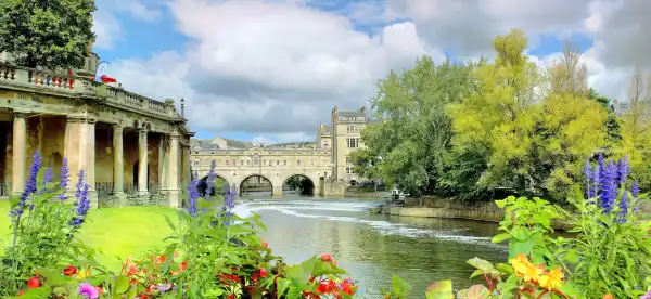 Hotels in Bitton