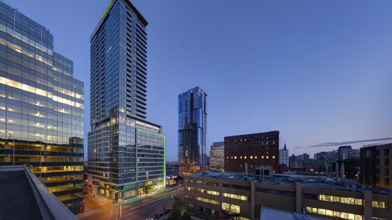 Holiday Inn Hotel & Suites - Montreal Centre-Ville Ouest, an Ihg Hotel
